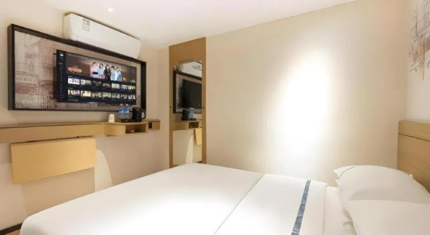 Bed in City Comfort Inn Guangzhou Sun Yat-sen Memorial Hospital Yide Road Metro Station