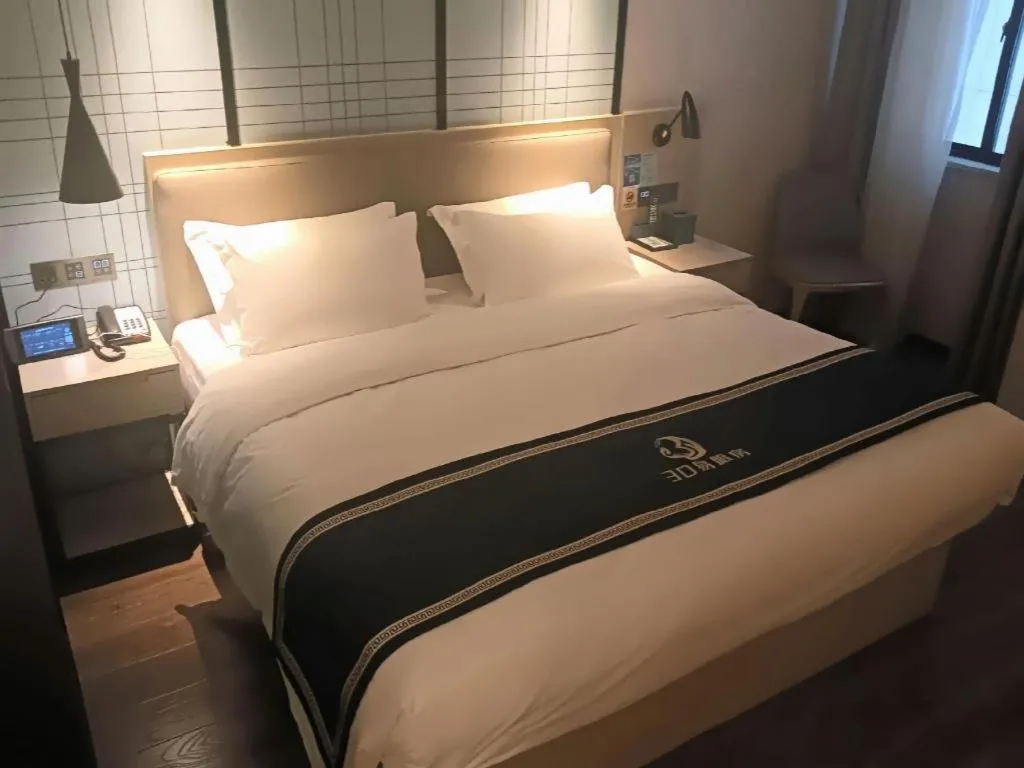 Bed in Echarm Hotel Huzhou Wuyue Plaza Children's Clothing City