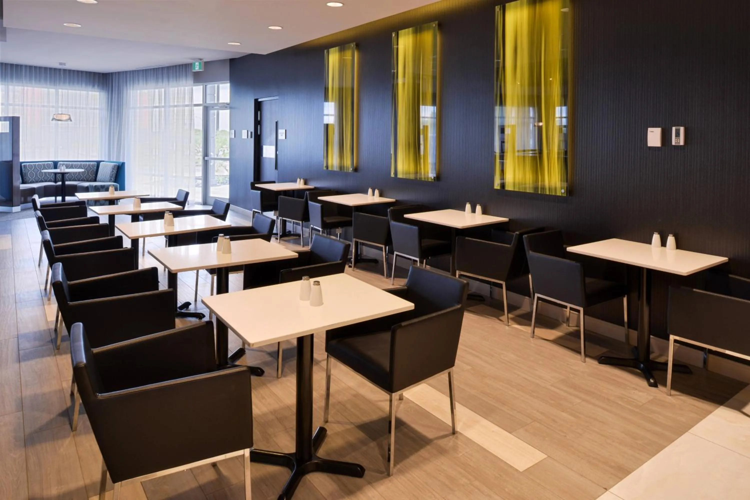 Restaurant/places to eat in Courtyard by Marriott Saskatoon Airport