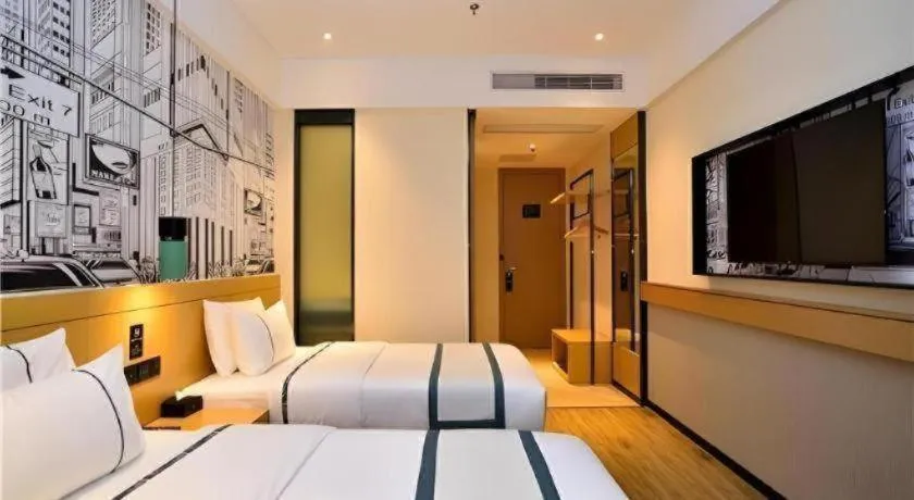 Bed in City Comfort Inn Kunming Flower City Midea Shuncheng Mansion