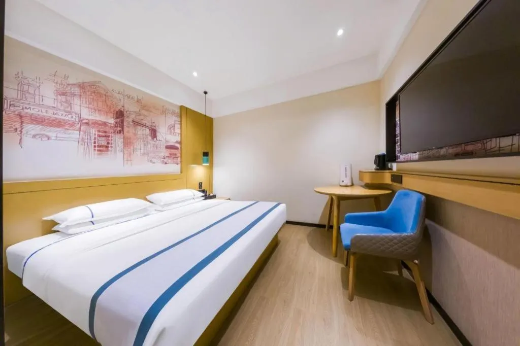 Bed in City Comfort Inn Kunming Flower City Midea Shuncheng Mansion