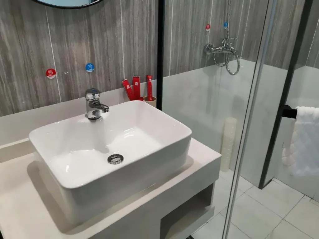 Thank Inn Hotel Anqing Guangcai Big Market Passenger Center