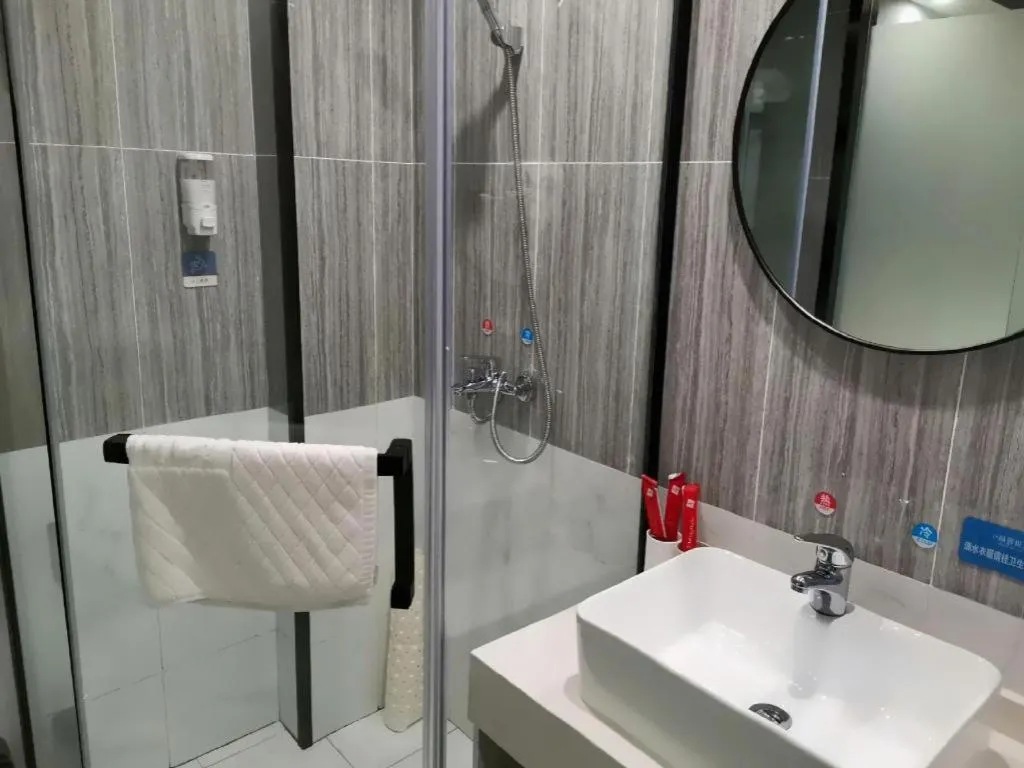 Thank Inn Hotel Anqing Guangcai Big Market Passenger Center