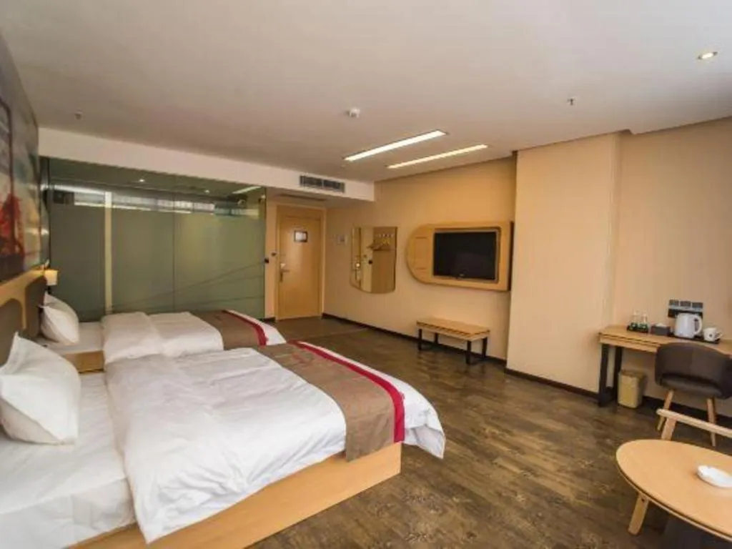 Bed in Thank Inn Plus Hotel Guangdong Yunfu Luoding City Municipal
