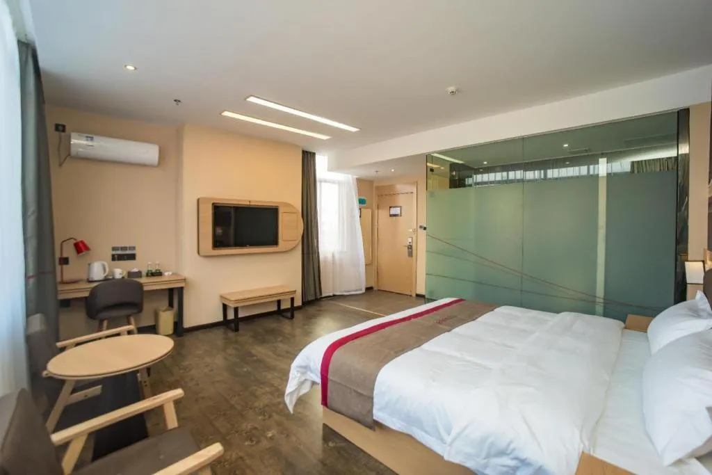 Bed in Thank Inn Plus Hotel Guangdong Yunfu Luoding City Municipal