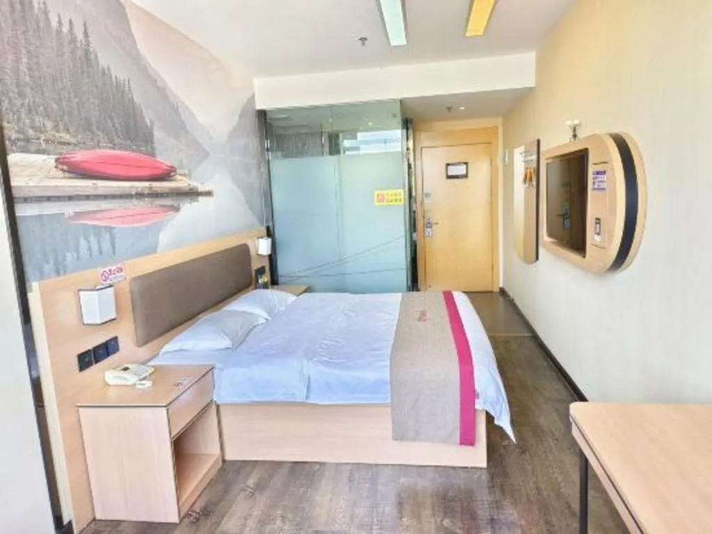 Bed in Thank Inn Plus Hotel Guangdong Yunfu Luoding City Municipal