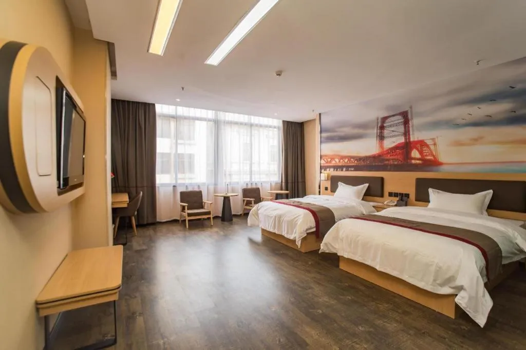 Bed in Thank Inn Plus Hotel Guangdong Yunfu Luoding City Municipal