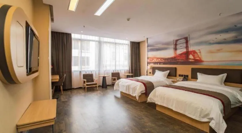 Bed in Thank Inn Plus Hotel Guangdong Yunfu Luoding City Municipal