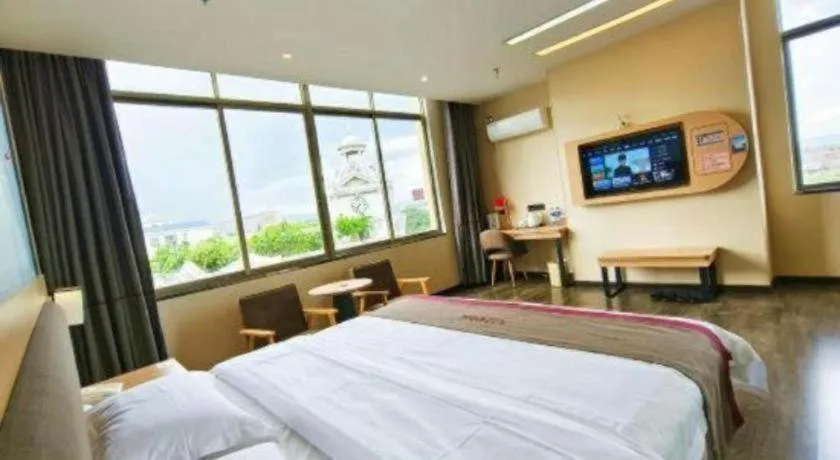 Bed in Thank Inn Plus Hotel Guangdong Yunfu Luoding City Municipal