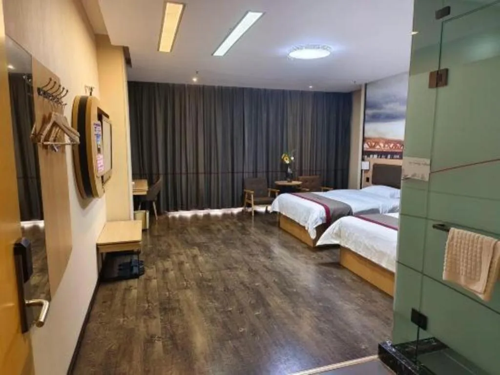 Bed in Thank Inn Plus Hotel Guangdong Yunfu Luoding City Municipal