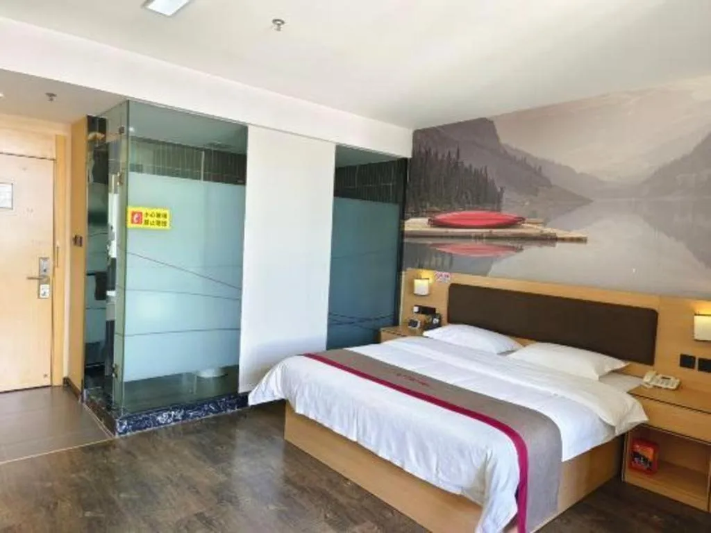 Bed in Thank Inn Plus Hotel Guangdong Yunfu Luoding City Municipal