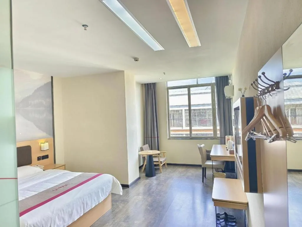 Bed in Thank Inn Plus Hotel Guangdong Yunfu Luoding City Municipal