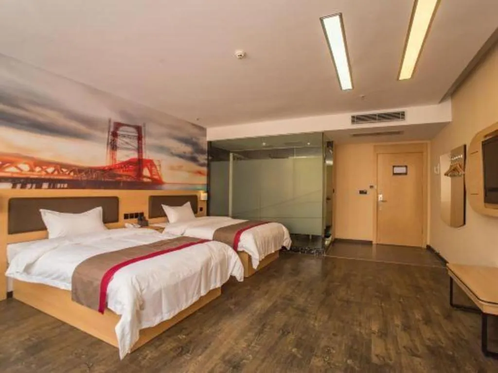 Bed in Thank Inn Plus Hotel Guangdong Yunfu Luoding City Municipal