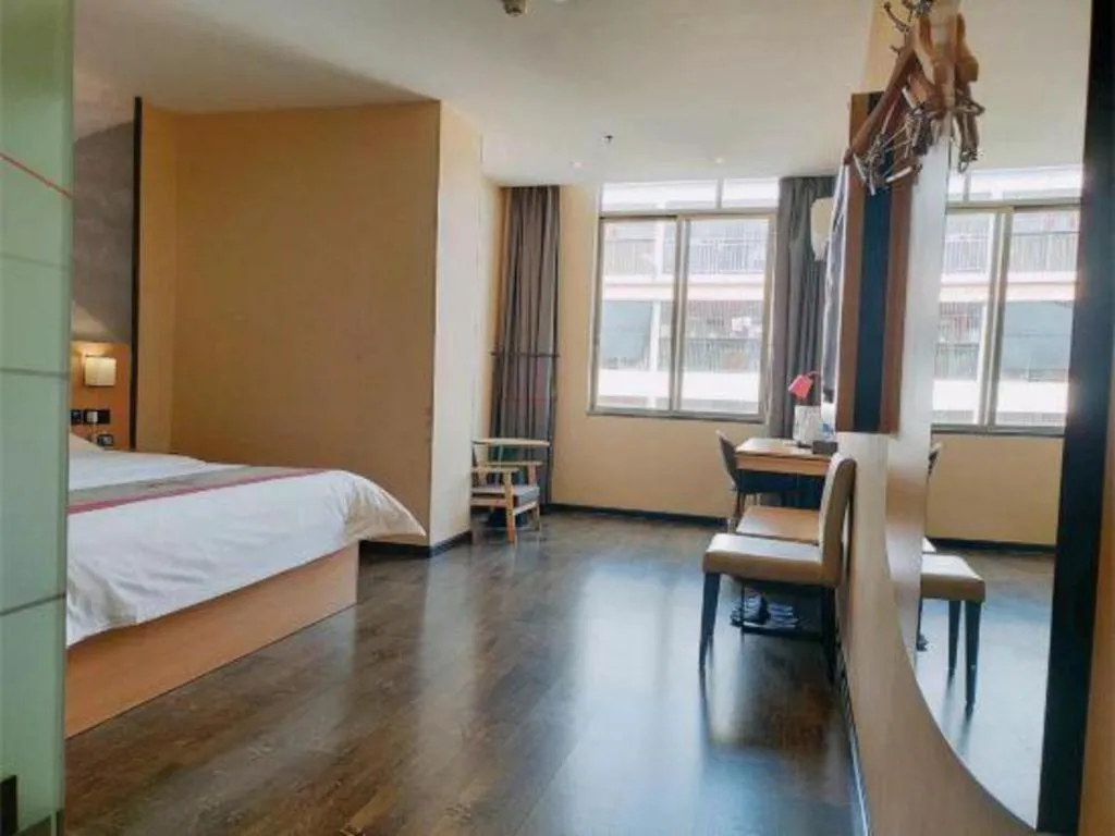 Bed in Thank Inn Plus Hotel Guangdong Yunfu Luoding City Municipal