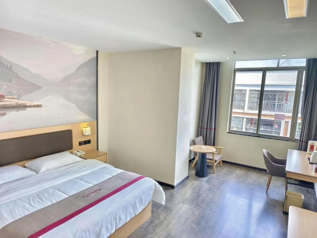 Bed in Thank Inn Plus Hotel Guangdong Yunfu Luoding City Municipal