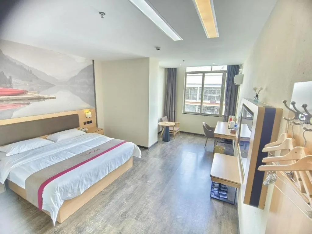 Bed in Thank Inn Plus Hotel Guangdong Yunfu Luoding City Municipal