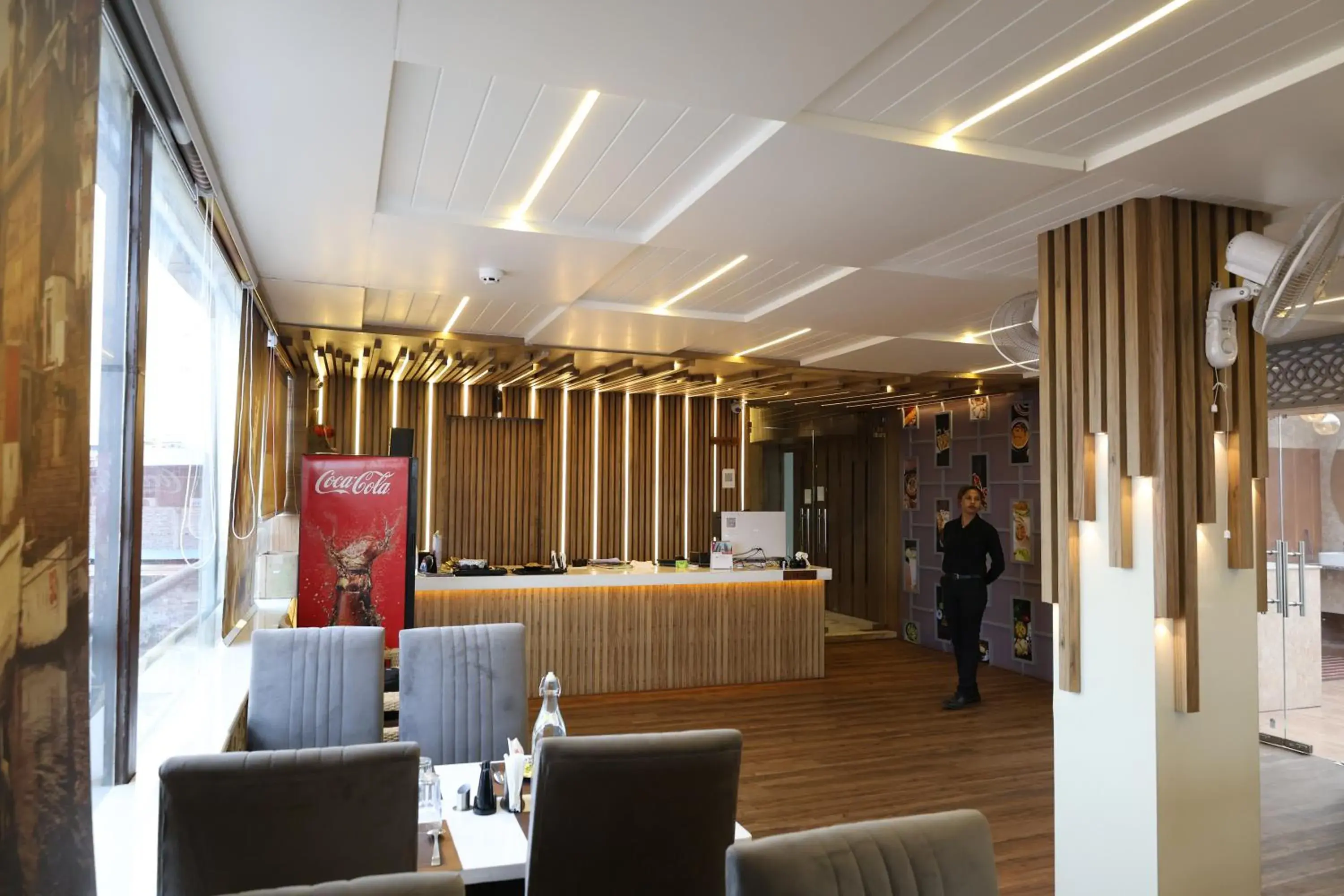 Restaurant/places to eat in HOTEL DEVA INN Restaurant/places to eat in HOTEL DEVA INN