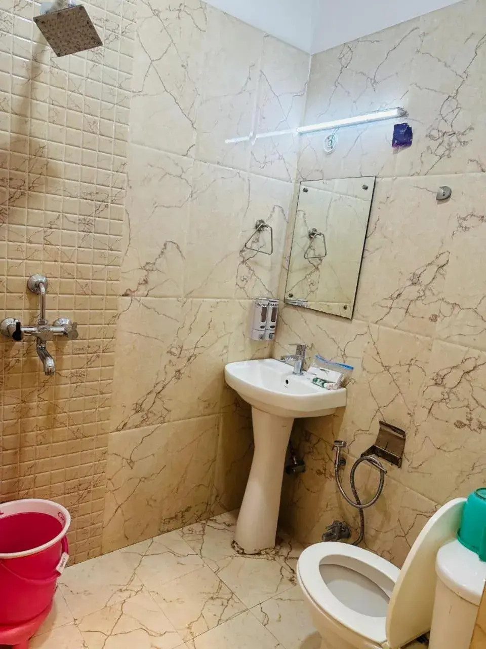 Bathroom in HOTEL DEVA INN Bathroom in HOTEL DEVA INN