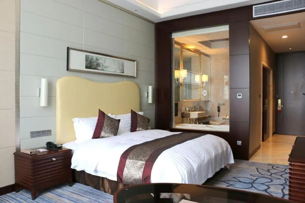 Bed in Bairun Zhenjiang International Hotel