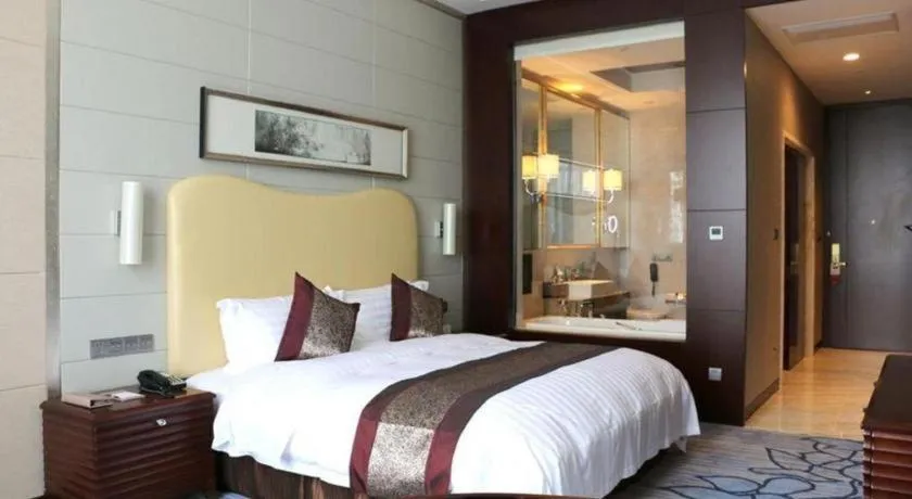 Bed in Bairun Zhenjiang International Hotel