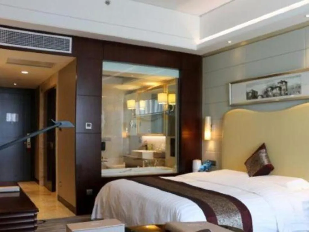 Bed in Bairun Zhenjiang International Hotel