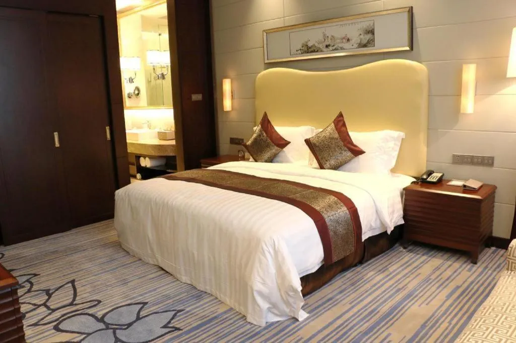 Bed in Bairun Zhenjiang International Hotel
