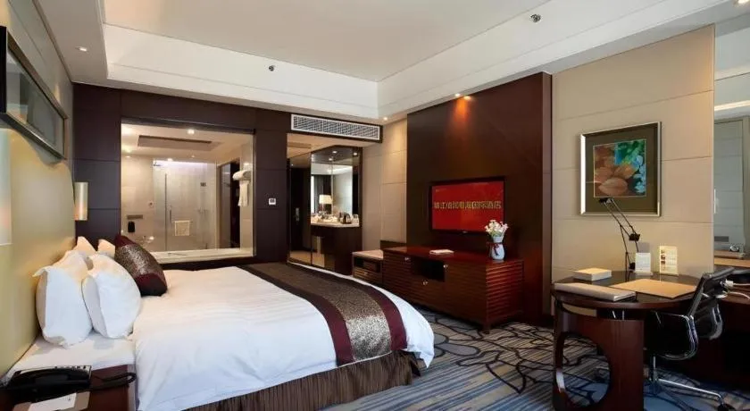 Bed in Bairun Zhenjiang International Hotel