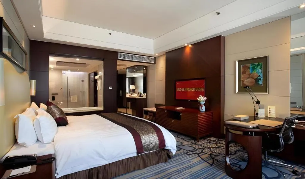 Bed in Bairun Zhenjiang International Hotel