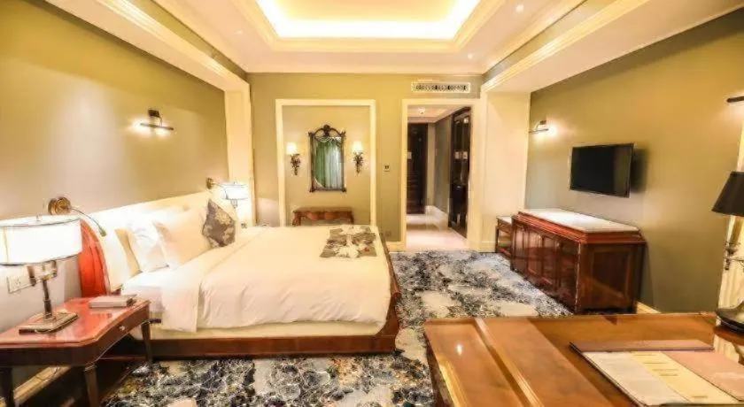 Bed in Haoyikang Hotel