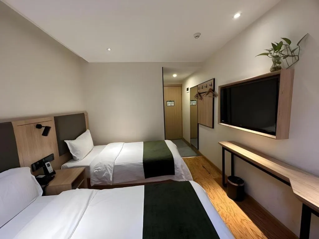 Bed in Green Tree Inn Express Beijing Xicheng District Dazhalan