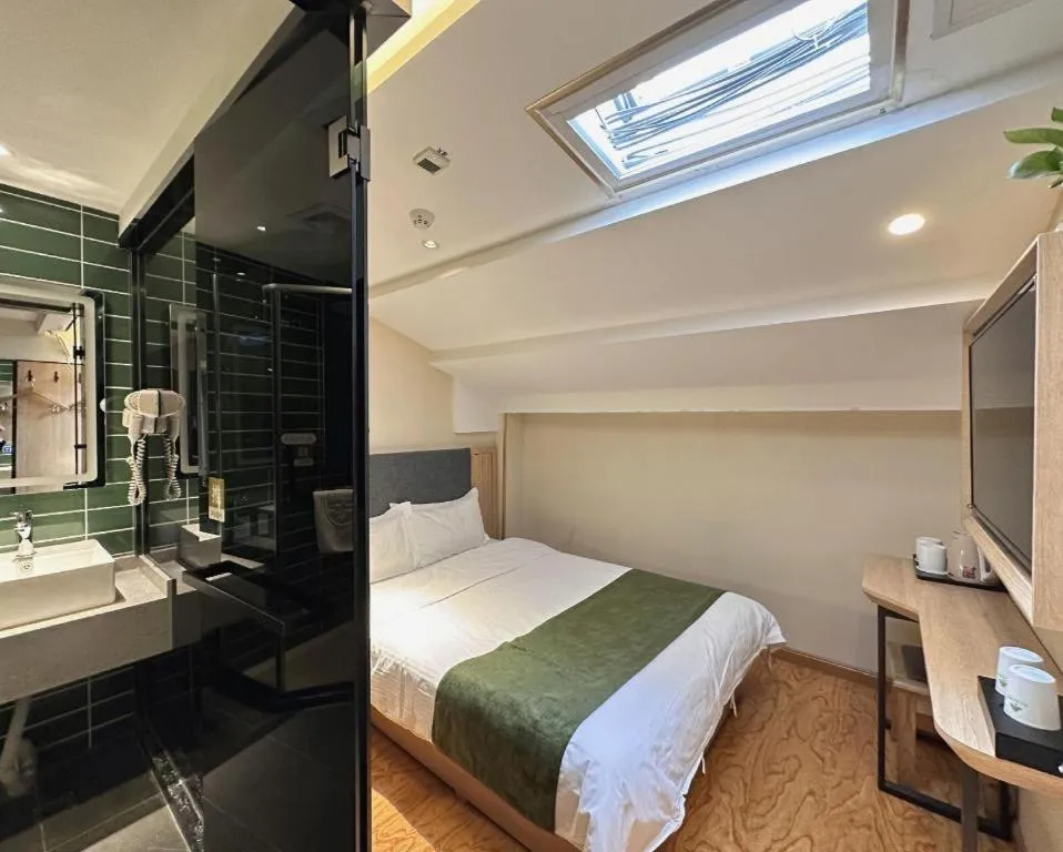 Bed in Green Tree Inn Express Beijing Xicheng District Dazhalan