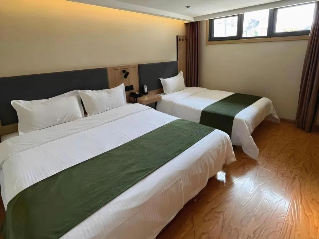 Bed in Green Tree Inn Express Beijing Xicheng District Dazhalan