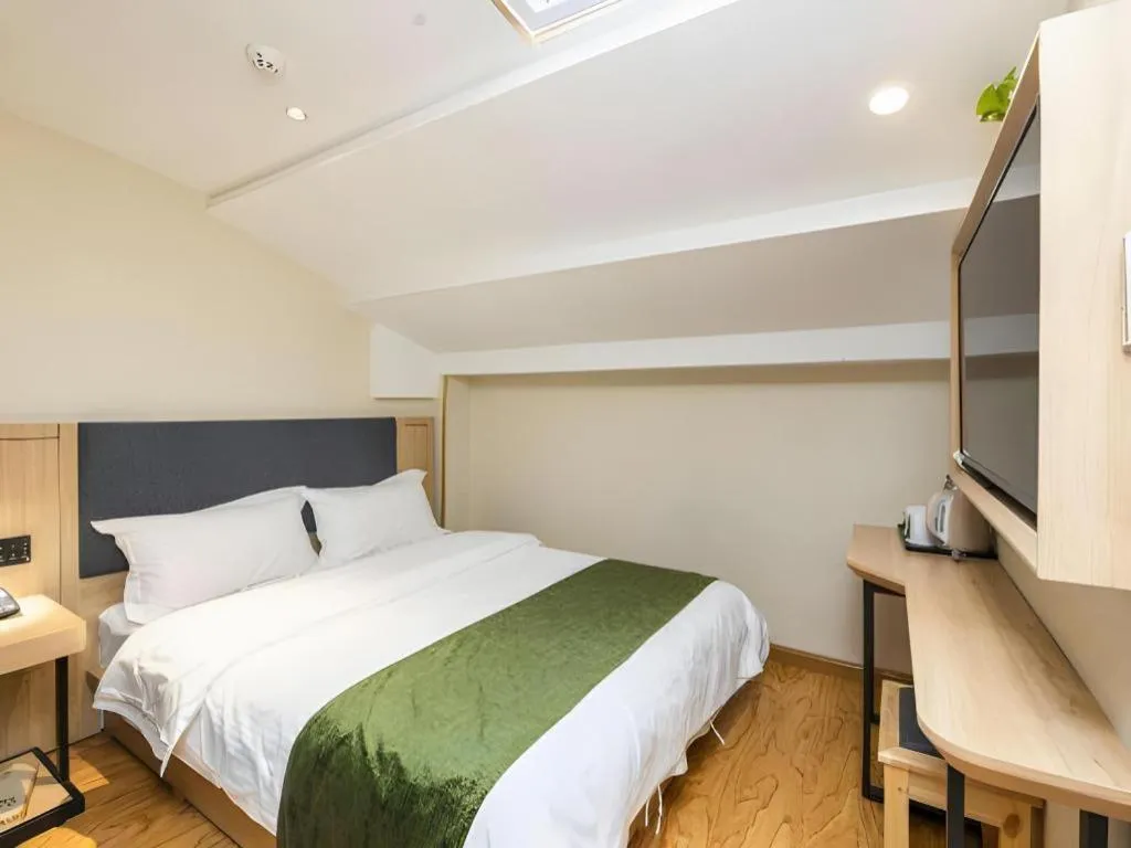 Bed in Green Tree Inn Express Beijing Xicheng District Dazhalan