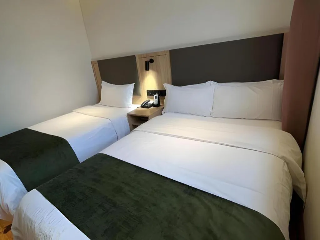 Bed in Green Tree Inn Express Beijing Xicheng District Dazhalan