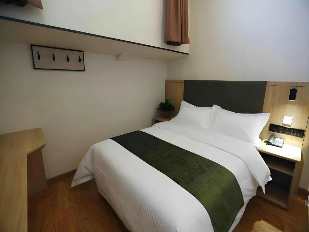 Bed in Green Tree Inn Express Beijing Xicheng District Dazhalan
