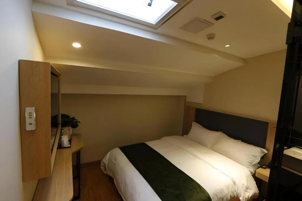 Bed in Green Tree Inn Express Beijing Xicheng District Dazhalan