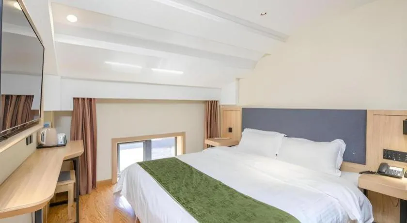 Bed in Green Tree Inn Express Beijing Xicheng District Dazhalan