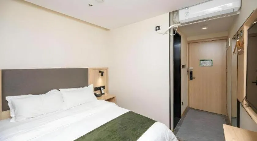 Bed in Green Tree Inn Express Beijing Xicheng District Dazhalan
