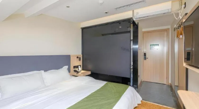 Bed in Green Tree Inn Express Beijing Xicheng District Dazhalan