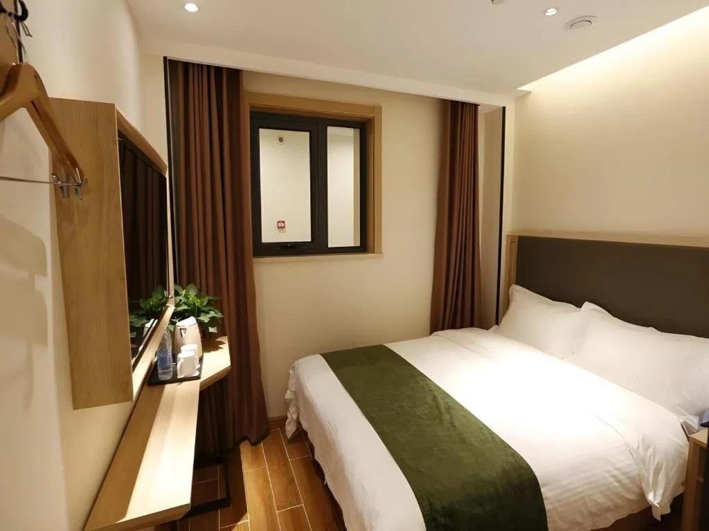 Bed in Green Tree Inn Express Beijing Xicheng District Dazhalan