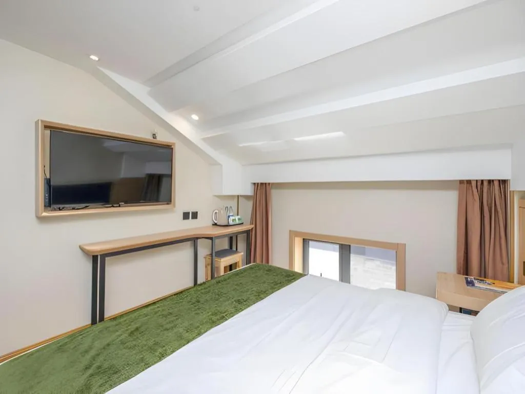 Bed in Green Tree Inn Express Beijing Xicheng District Dazhalan