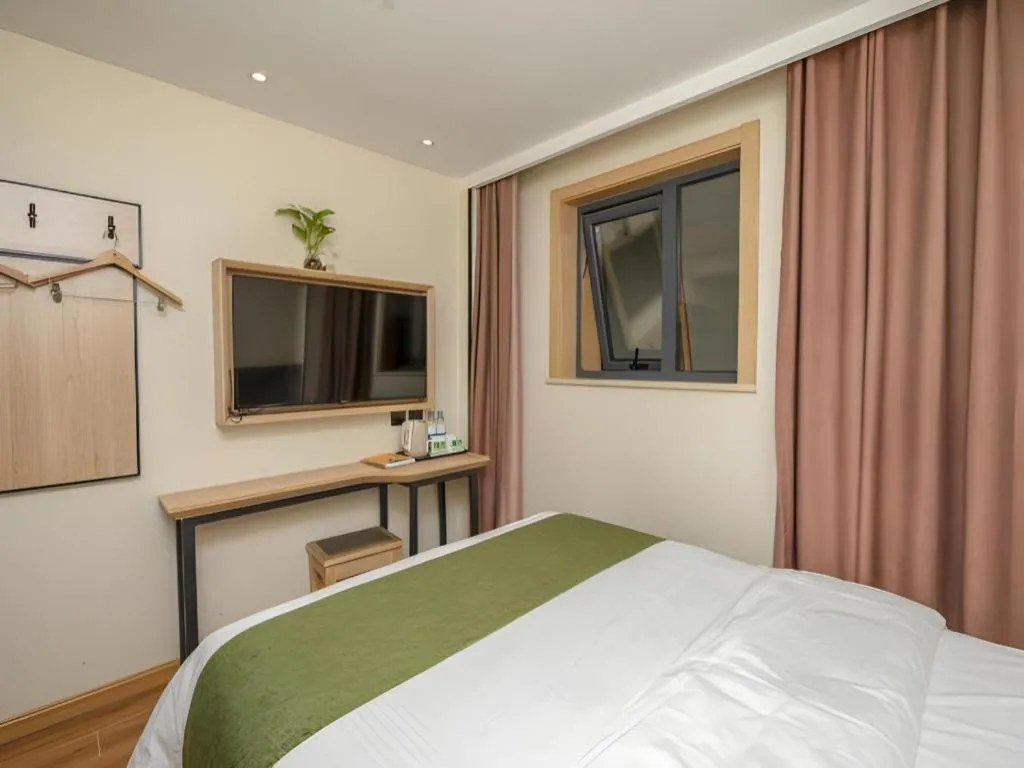 Bed in Green Tree Inn Express Beijing Xicheng District Dazhalan