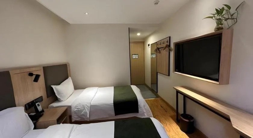 Bed in Green Tree Inn Express Beijing Xicheng District Dazhalan