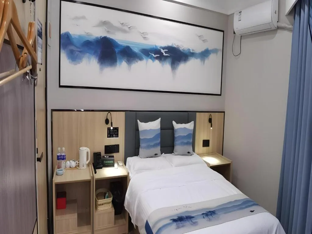 Bed in Green Tree Inn Express Jiangsu Taizhou Xinghua RT-Mart