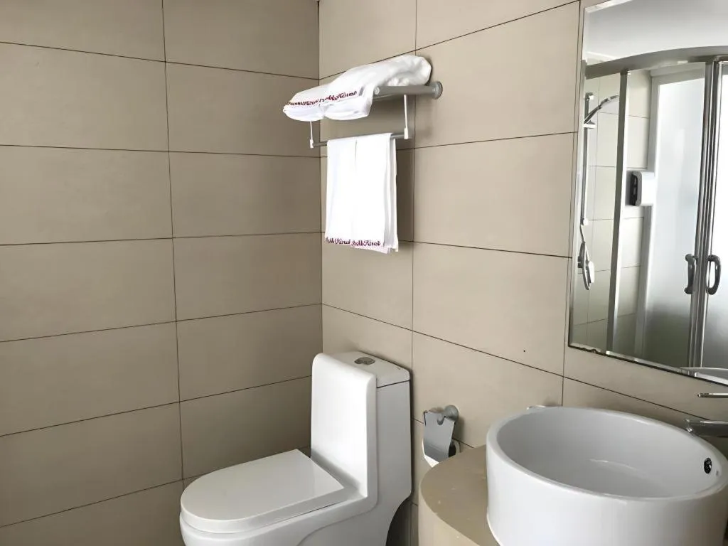 Shell Hotel Shanghai Minhang District Wenjing Road Metro Station