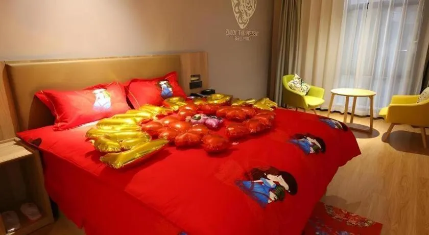 Bed in Shell Hotel Anhui Huaibei Suixi County Economic Development Zone