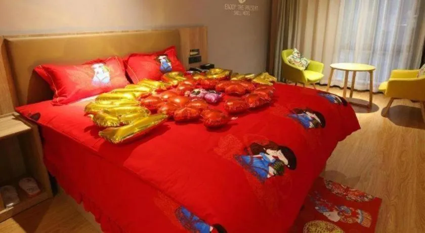 Bed in Shell Hotel Anhui Huaibei Suixi County Economic Development Zone
