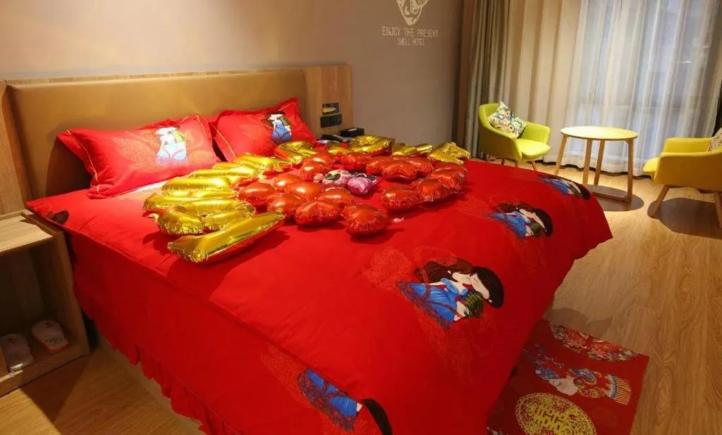 Bed in Shell Hotel Anhui Huaibei Suixi County Economic Development Zone