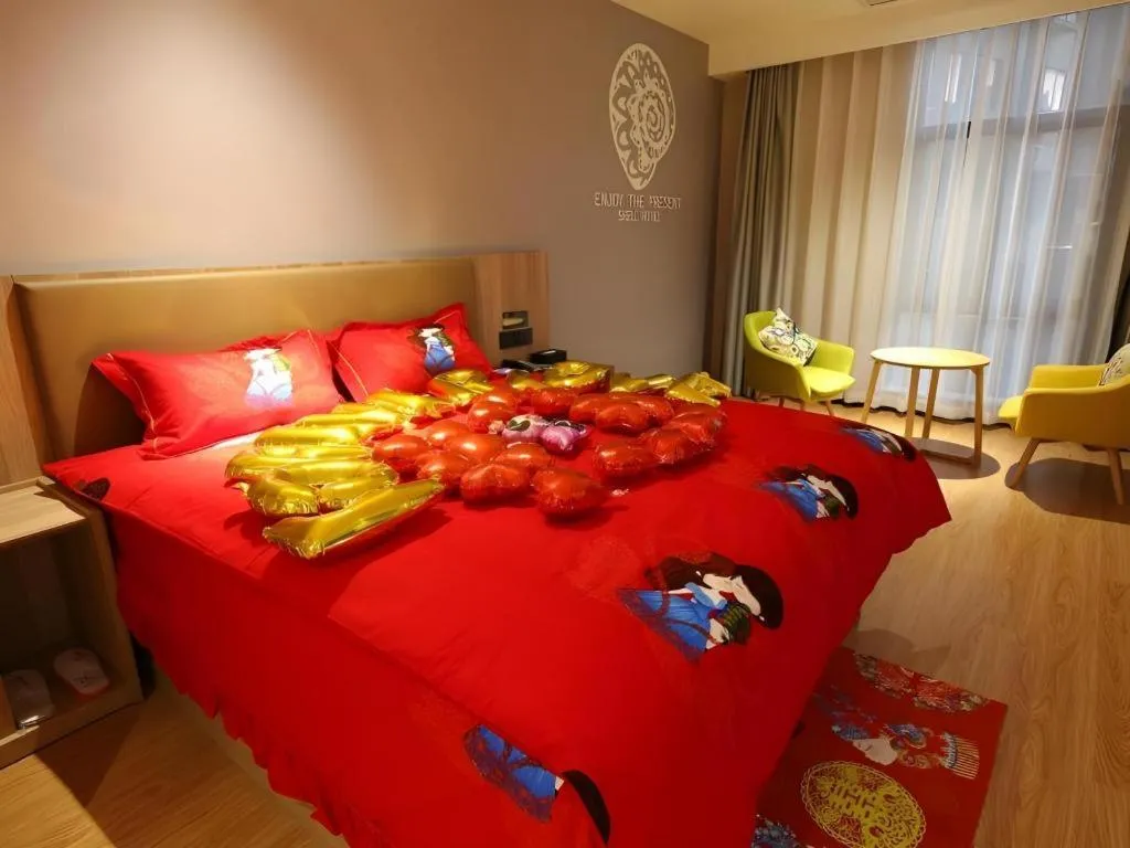 Bed in Shell Hotel Anhui Huaibei Suixi County Economic Development Zone