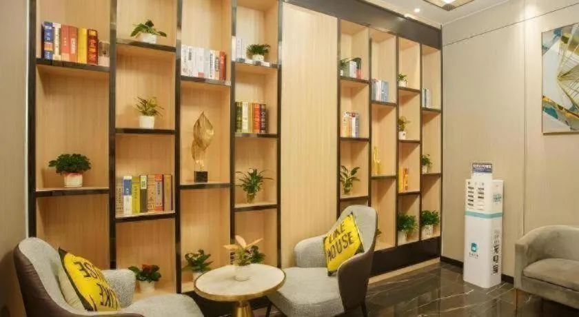 Green Tree Inn Express Yulin Chinese Medicine Port